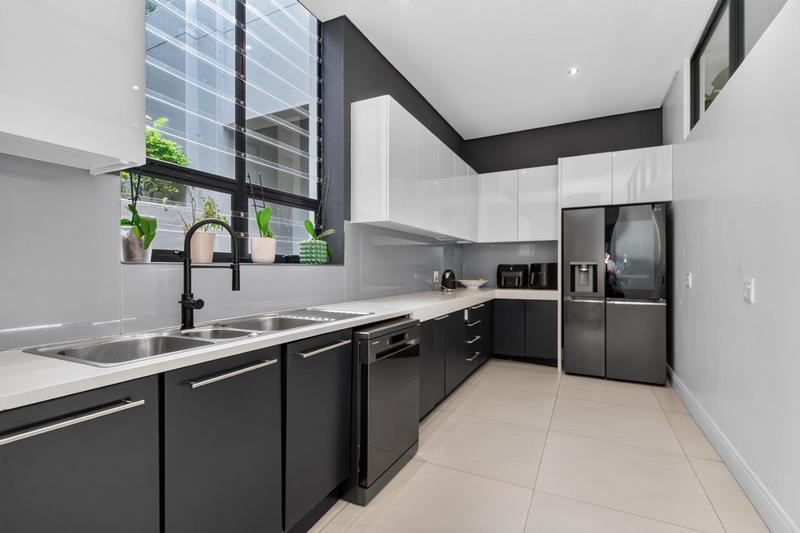 6 Bedroom Property for Sale in Constantia Upper Western Cape